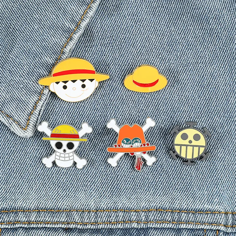 d561c94521c64754a934184f2d828e9e goods ONE PIECE 5pcs Anime Brooch Set
